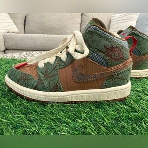 Nike Kids Mid-Top Sneakers in Green, Brown and Red Accent, dunks